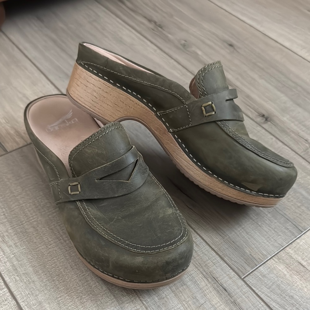 Dansko Bel Green Leather Women's Mule